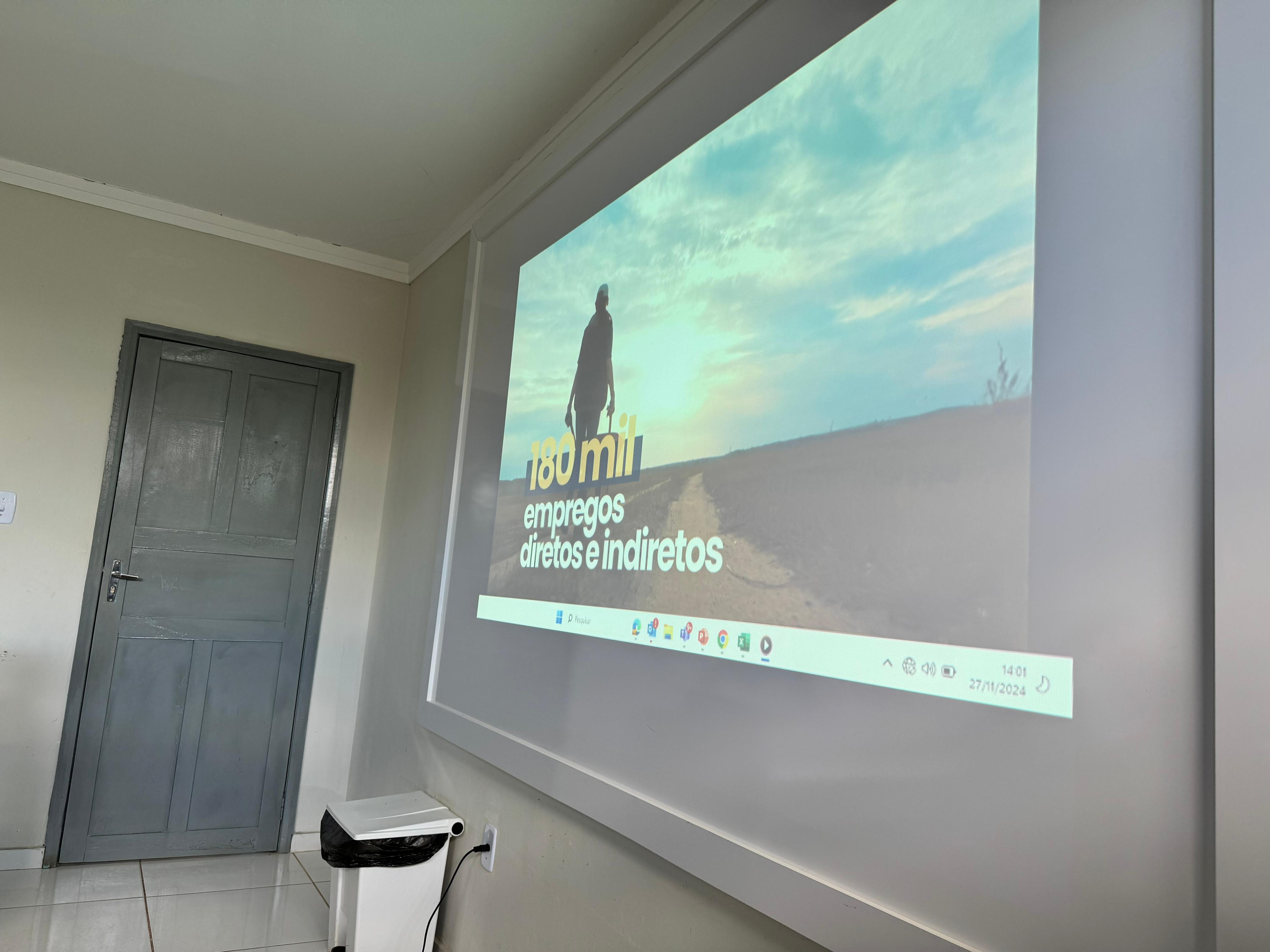 Reunião Importante: Germina Baixio Apresenta Projeto de Irrigação para o Baixio de Irecê